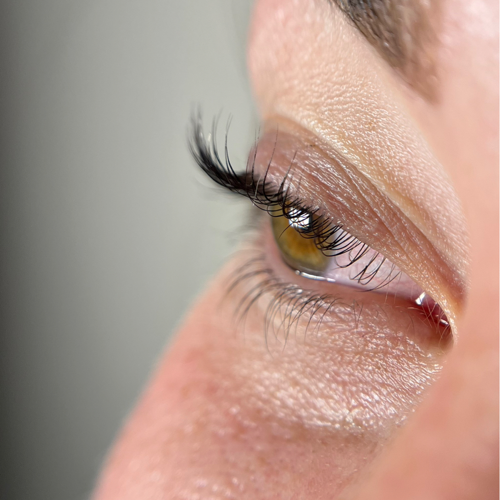 Ламинирование и окрашивание ресниц