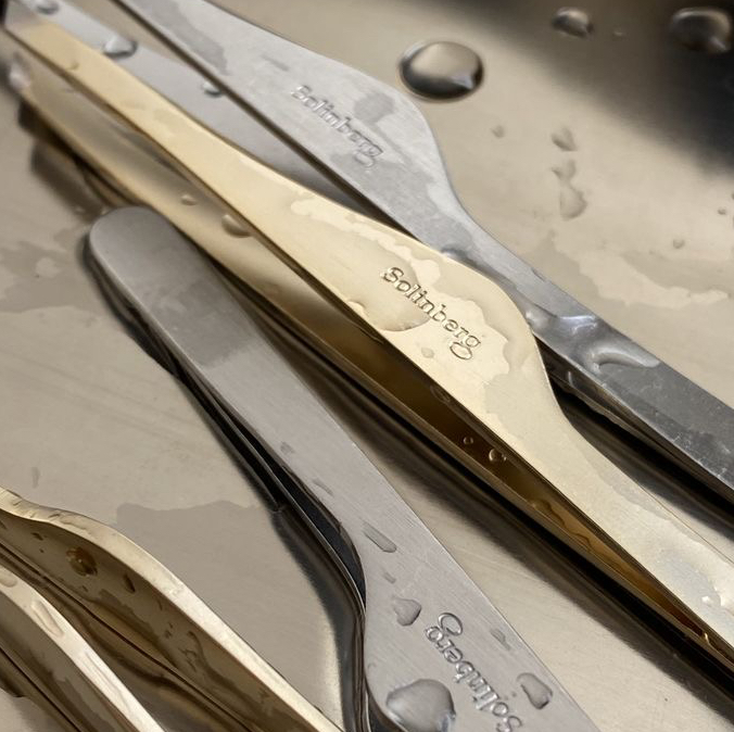 Коррекция бровей (воск+пинцет)