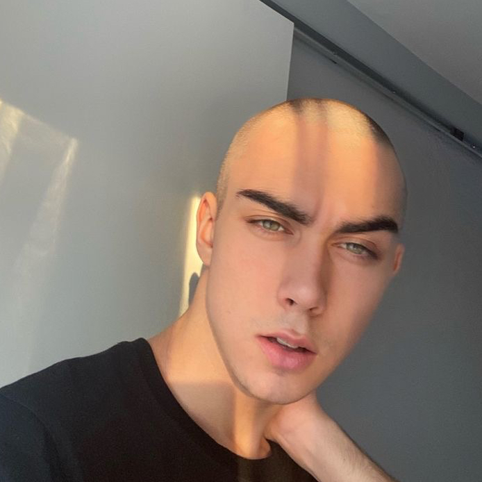 Налысо