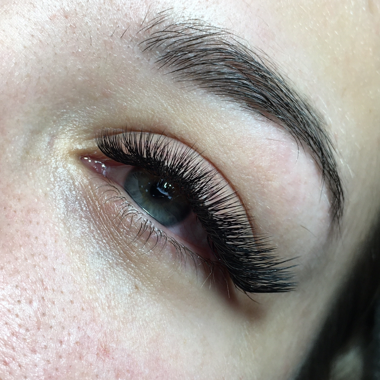 Наращивание ресниц 2,5-3Д