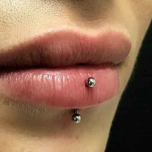 Прокол губ: Вертикальный лабрет\ Джеструм| Labret \Jestrum