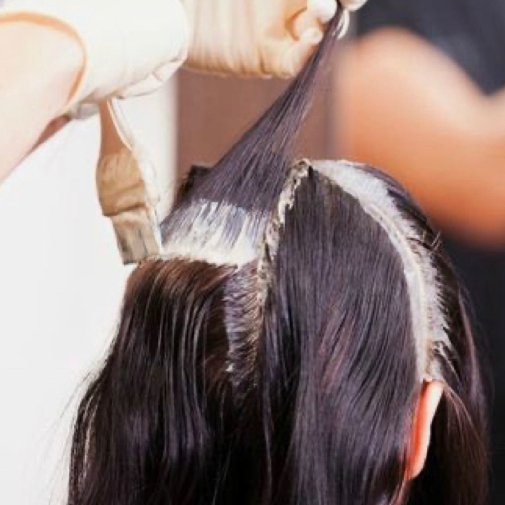 ОКРАШИВАНИЕ /КОРНИ до 2,5см (Тон в тон, темнее, седина)