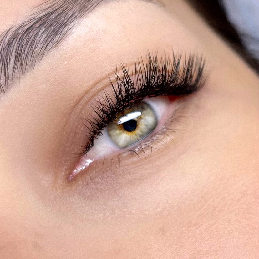 Наращивание ресниц Классика  Полуторный Объём