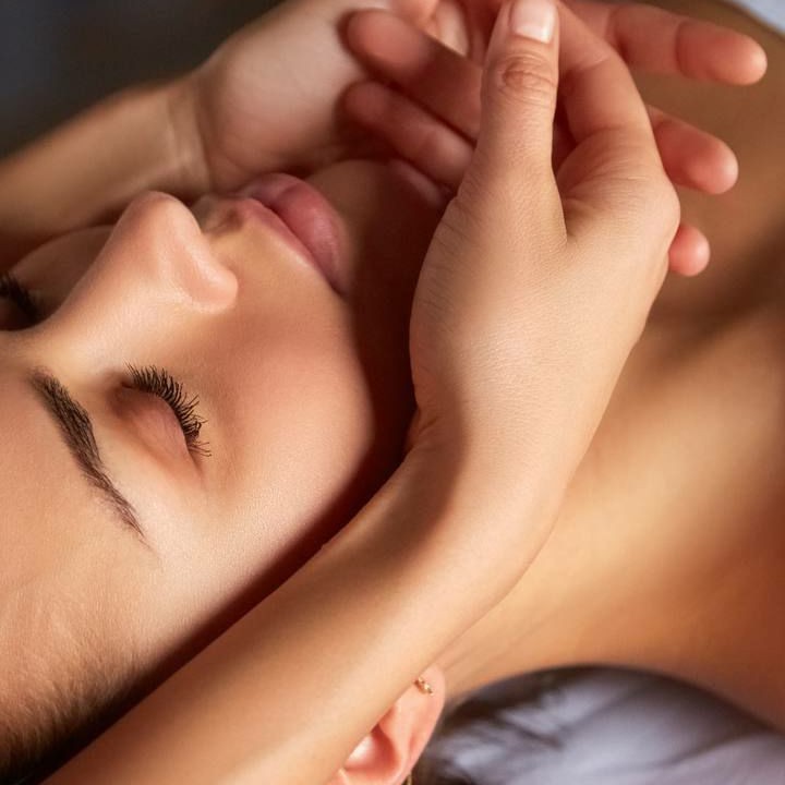 Пластический массаж лица