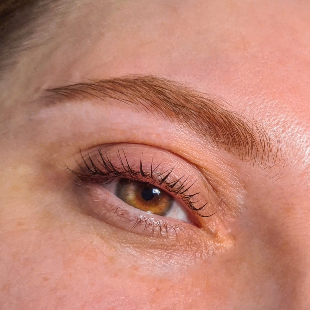 Оформление бровей + окрашивание ресниц