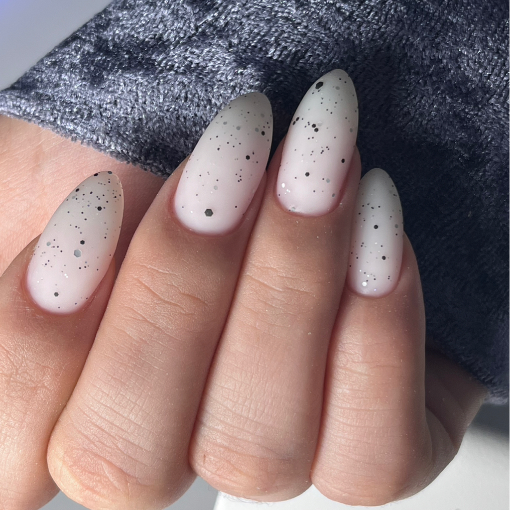 Аппаратный маникюр + покрытие гель лак( ремон небольших трещин)