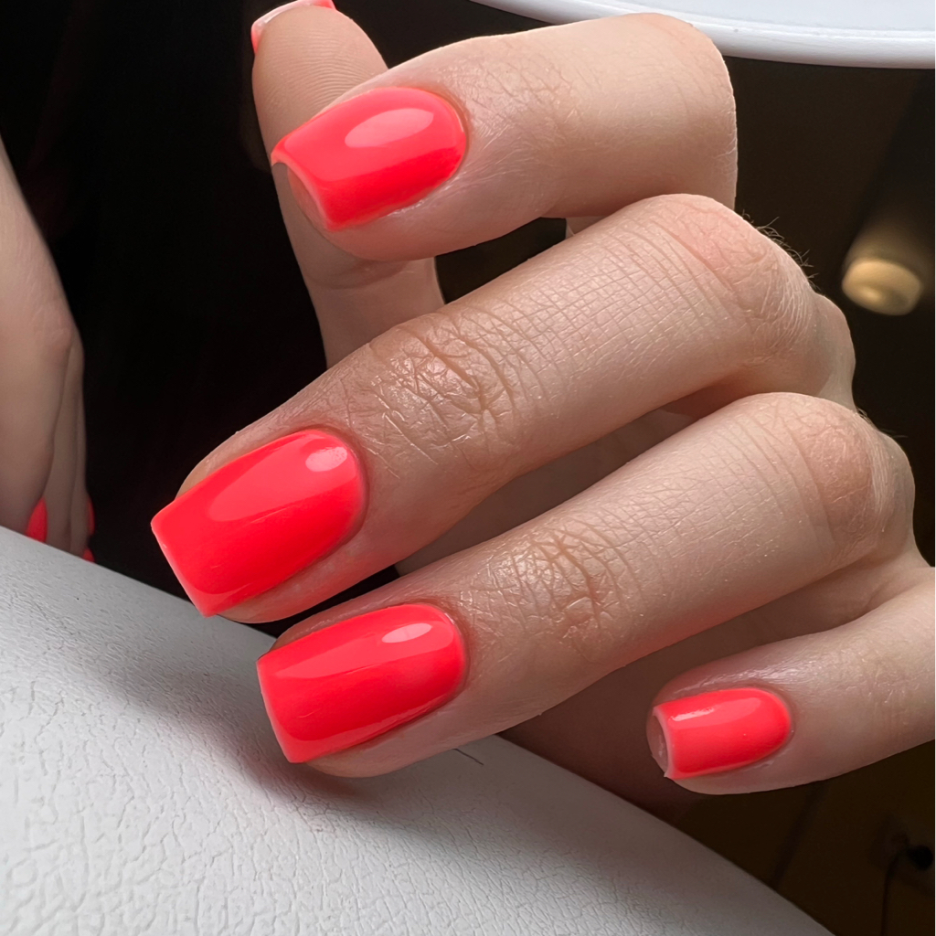 Маникюр с покрытием гель-лак