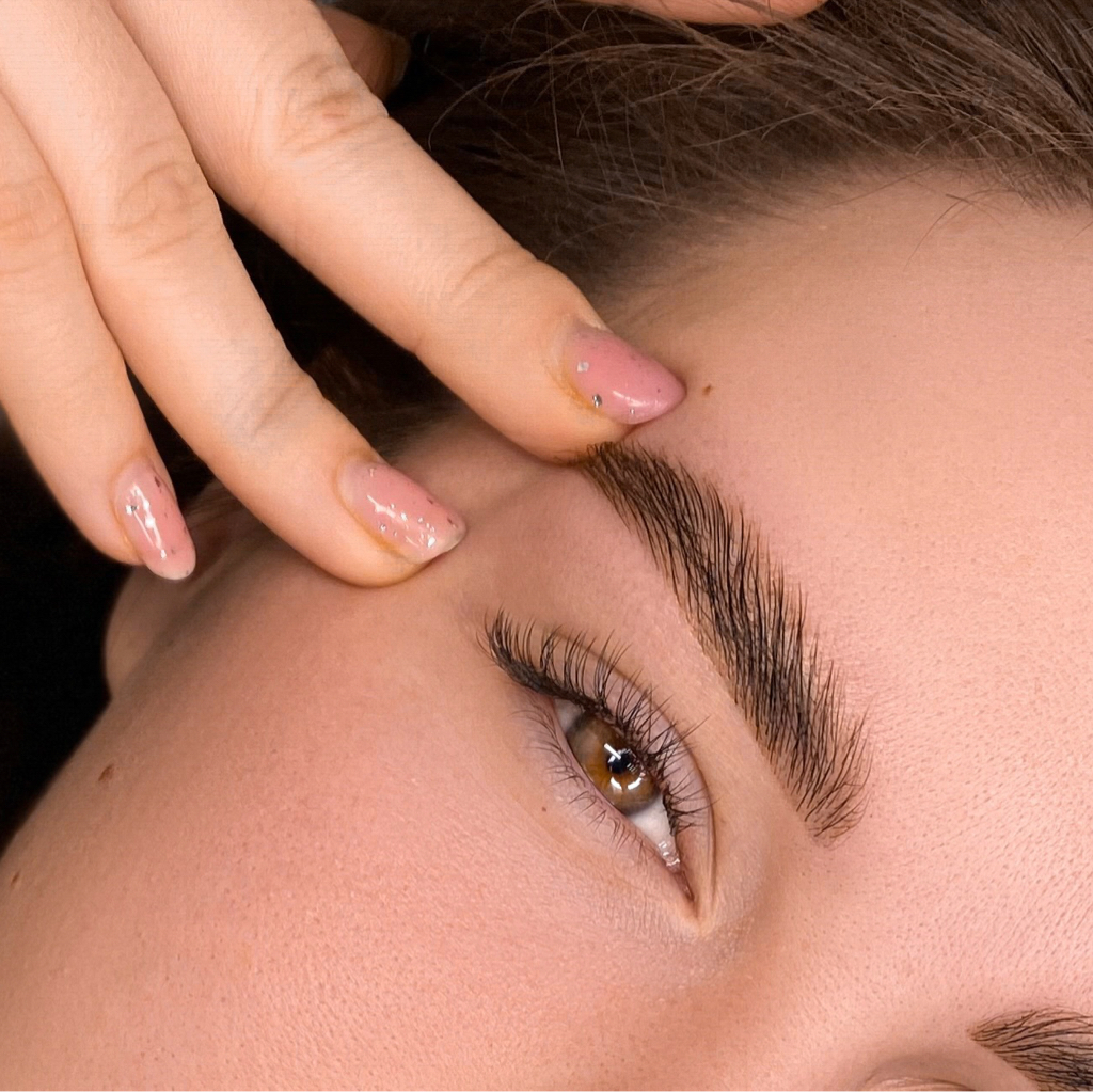 Долговременная укладка бровей с окрашиванием