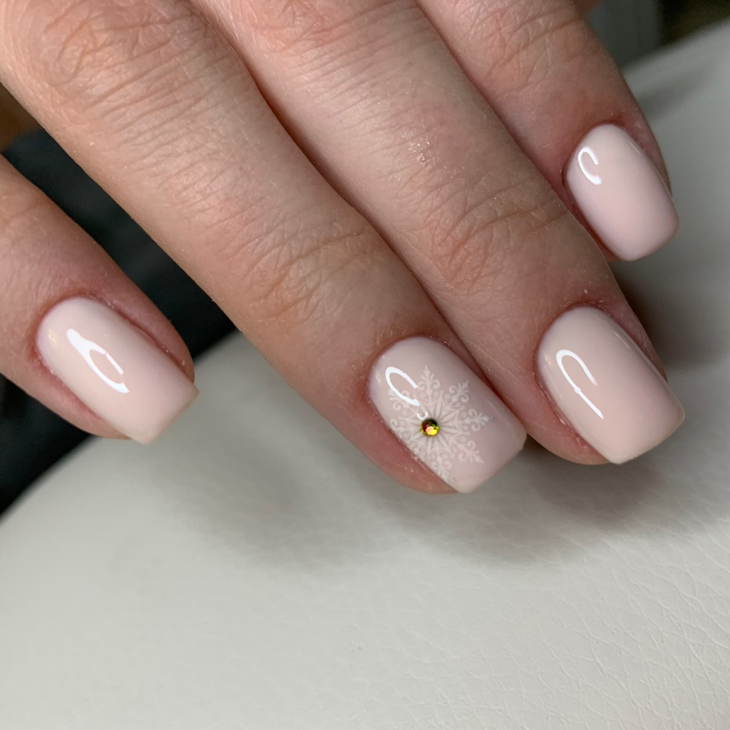 Маникюр с покрытием гель-лак