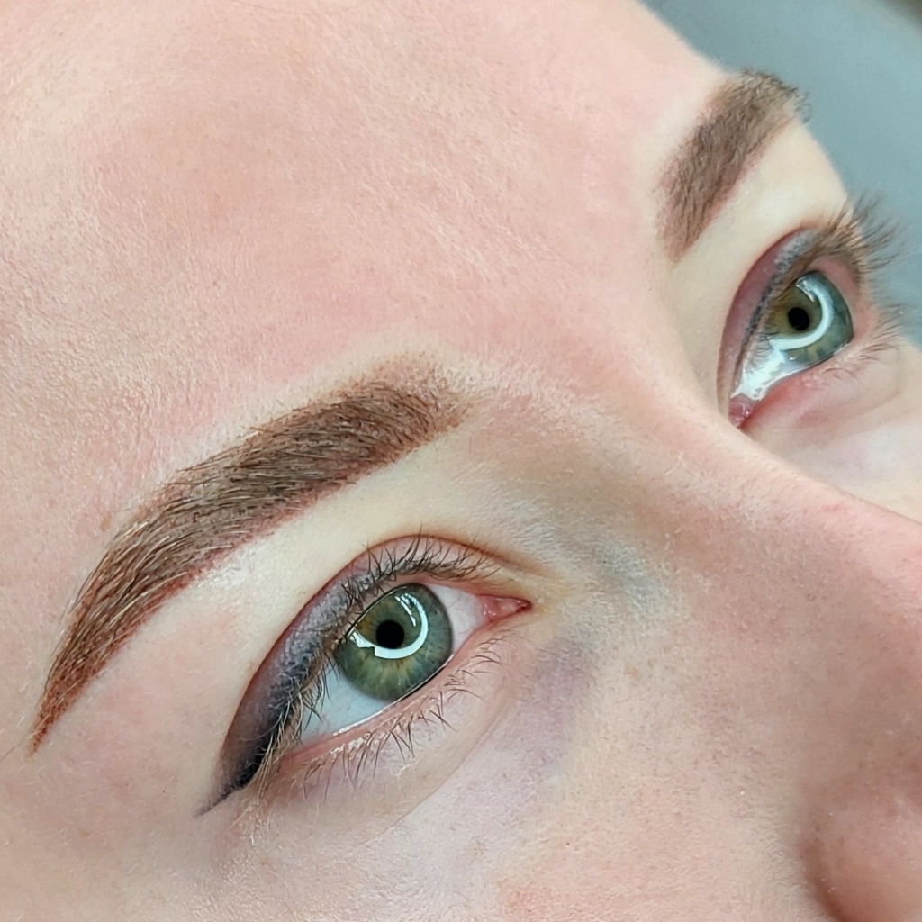 Корекція перманенту (губи брови, стрелка )