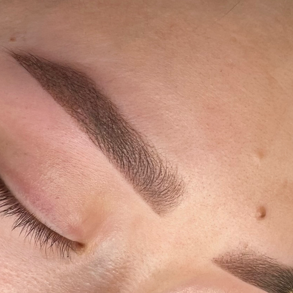 Перманентный макияж бровей