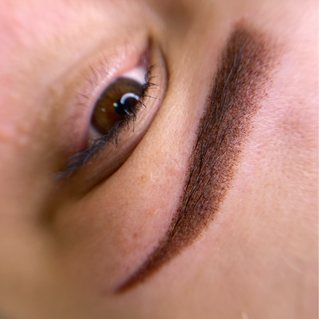 Перманентный макияж бровей (теневая растушёвка)