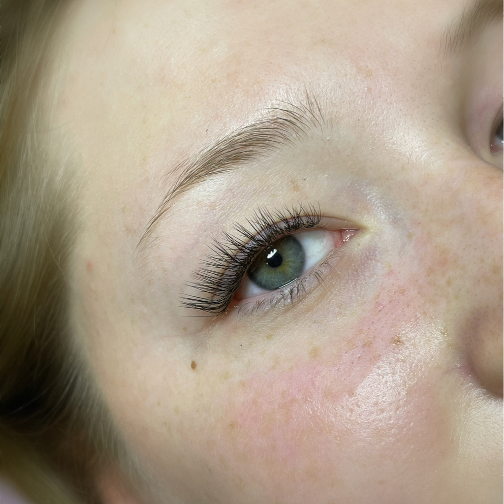 Наращивание ресниц классика