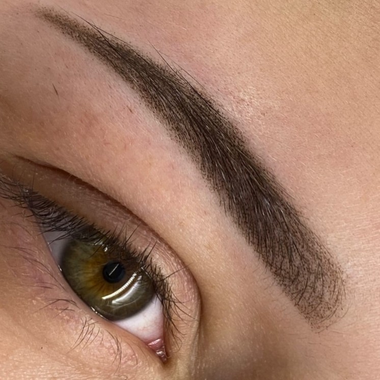 Перманентный макияж бровей