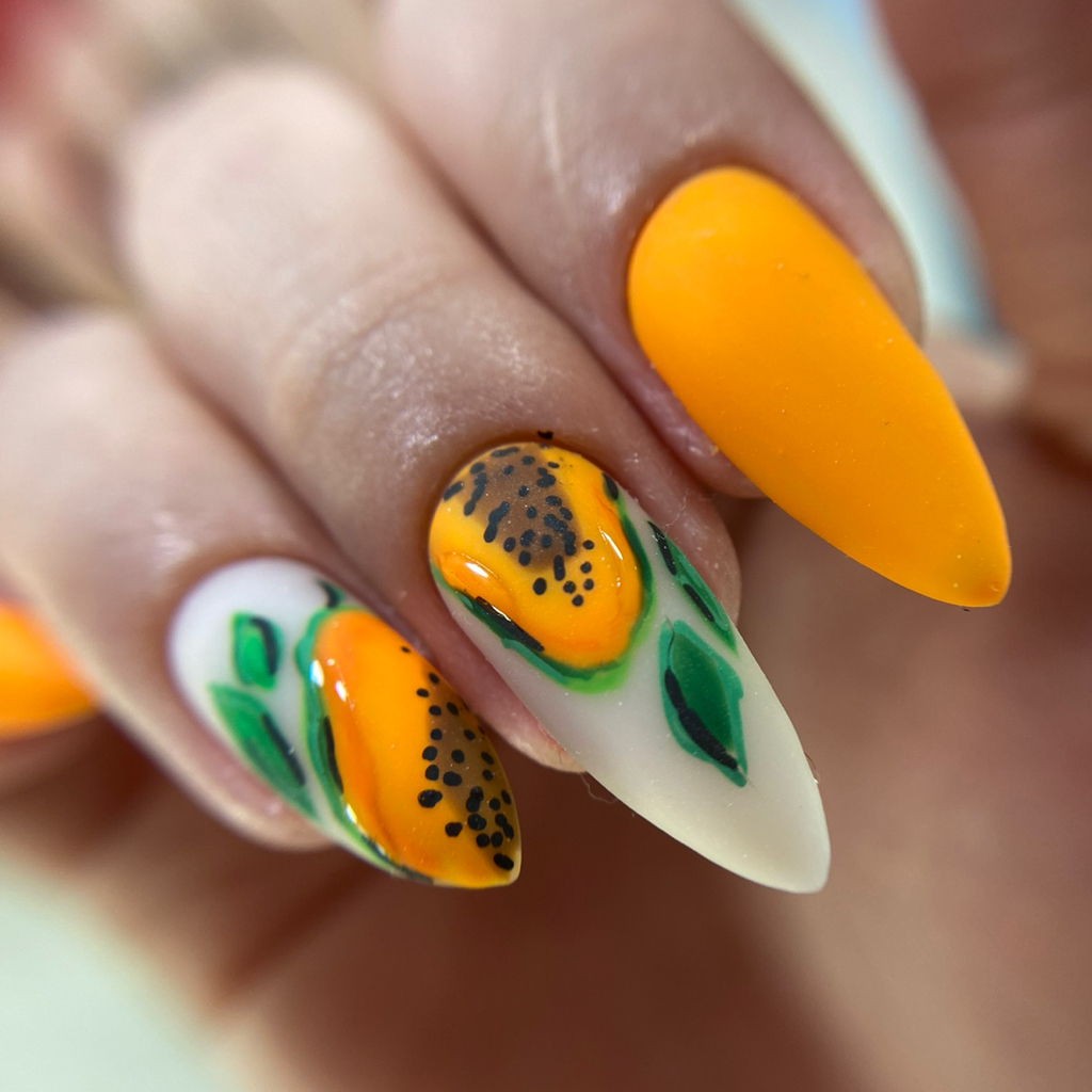 Маникюр + покрытие (в стоимость входит укрепление и снятие)