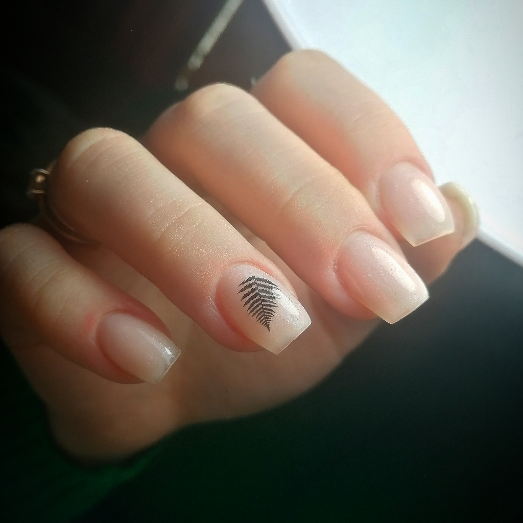 Маникюр + наращивание  до Средней Днины(дизайн на 2-4 Ногтя Из 10)