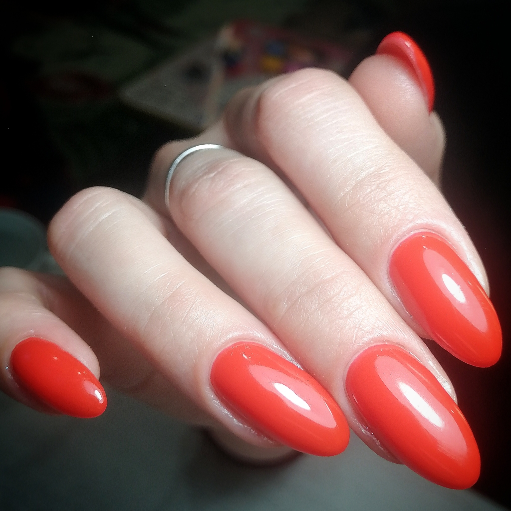 Маникюр + гель-лак в один тон