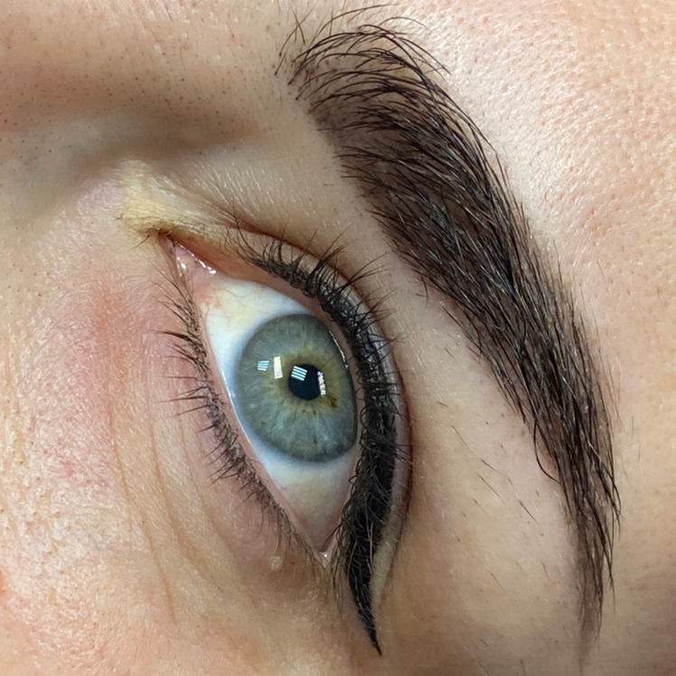 Повторная процедура перманентного макияжа через два месяца (коррекция)