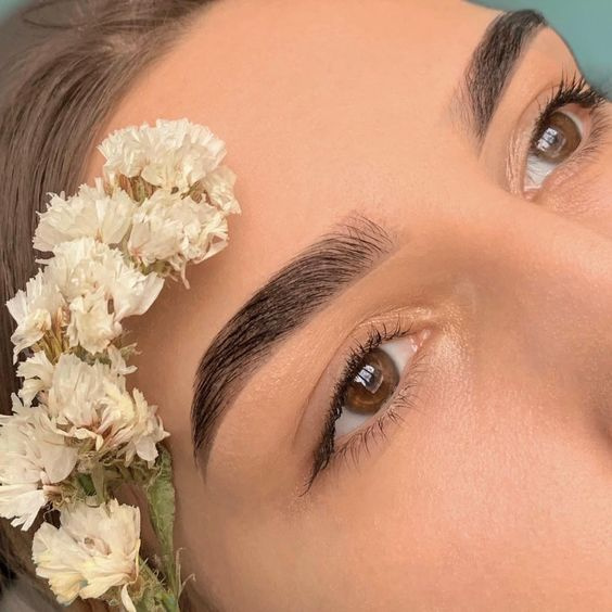 Окрашивание и коррекция бровей