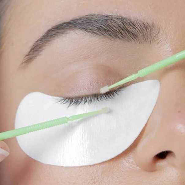 Снятие нарощенных ресниц