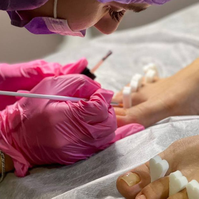 Препаратный Педикюр + покрытие лаком Kinetics