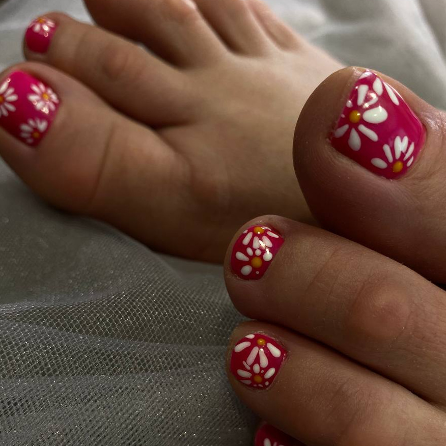 Педикюр-экспресс (только пальчики) + покрытие лаком Kinetics.