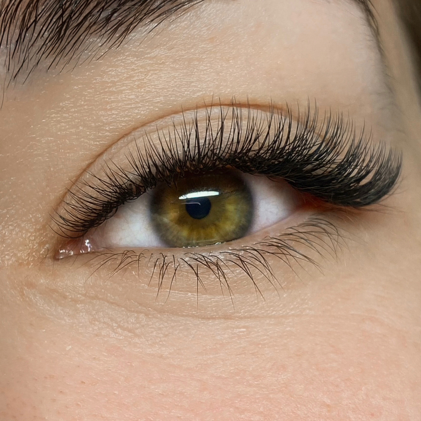 Наращивание ресниц 2D объём