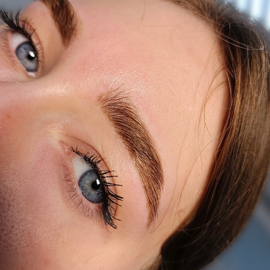 Оформление бровей (окрашивание, коррекция)