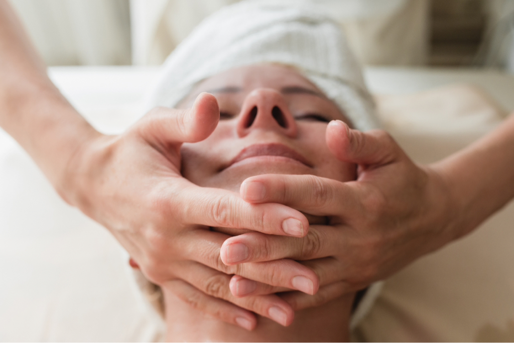 Моделирующий массаж лица