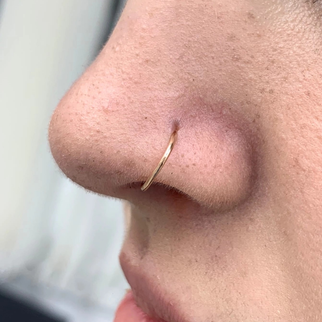 прокол крыла носа ( серьга клиента )