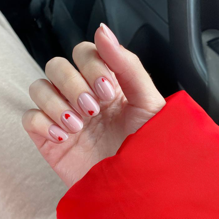 Покрытие / коррекция натуральных (коротких) ногтей + маникюр