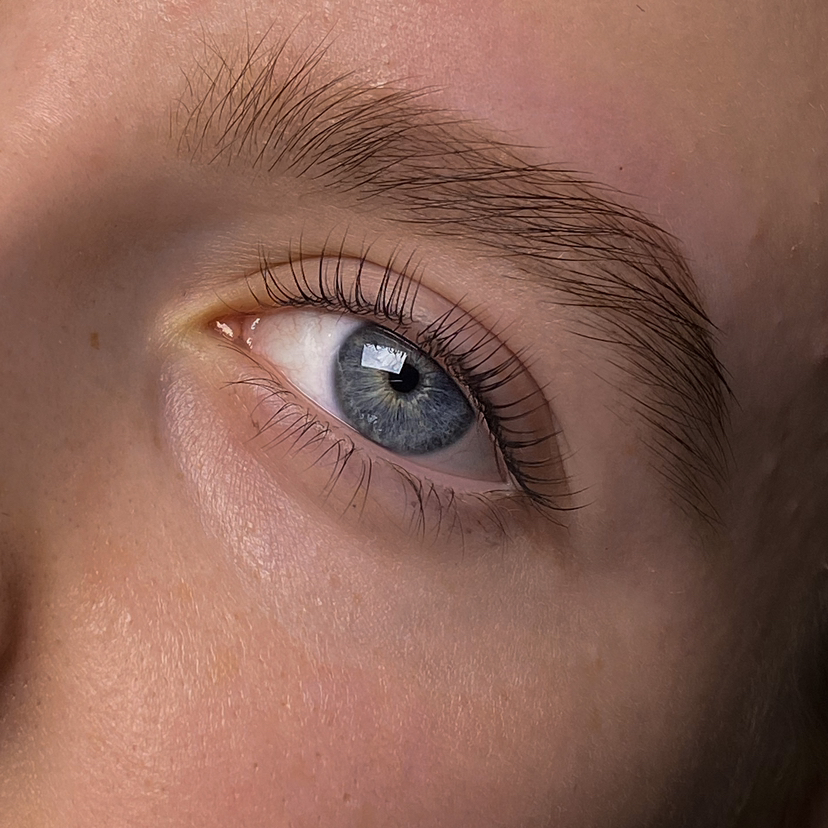 Окрашивание и коррекция бровей