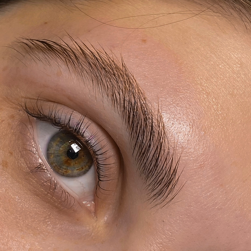 Коррекция бровей