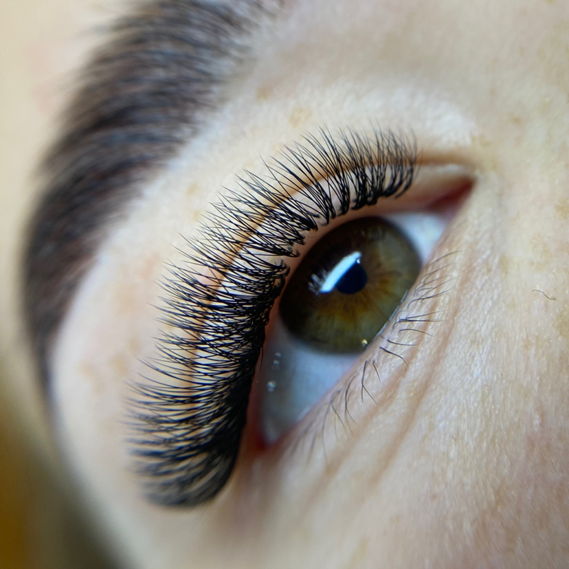 Наращивание ресниц 3D