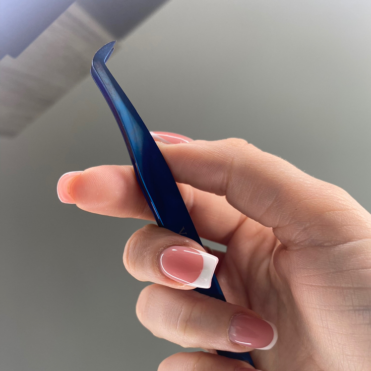 Снятие наращенных ресниц