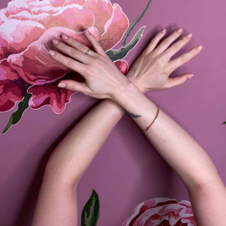 Руки (полностью) депиляция кисти +пальчики входят в стоимость