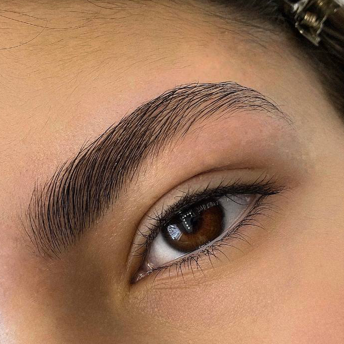 Коррекция бровей