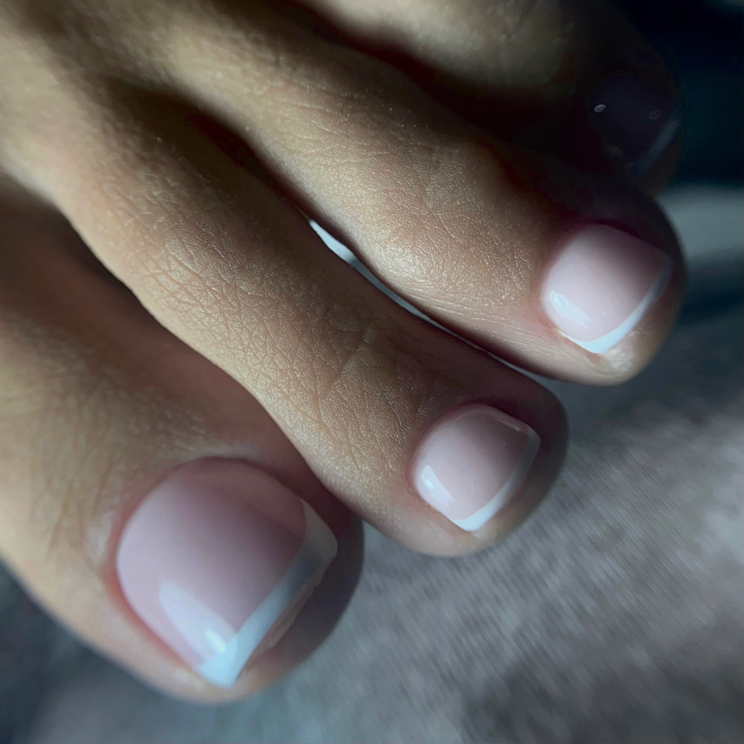 Педикюр с покрытием гель-лаком