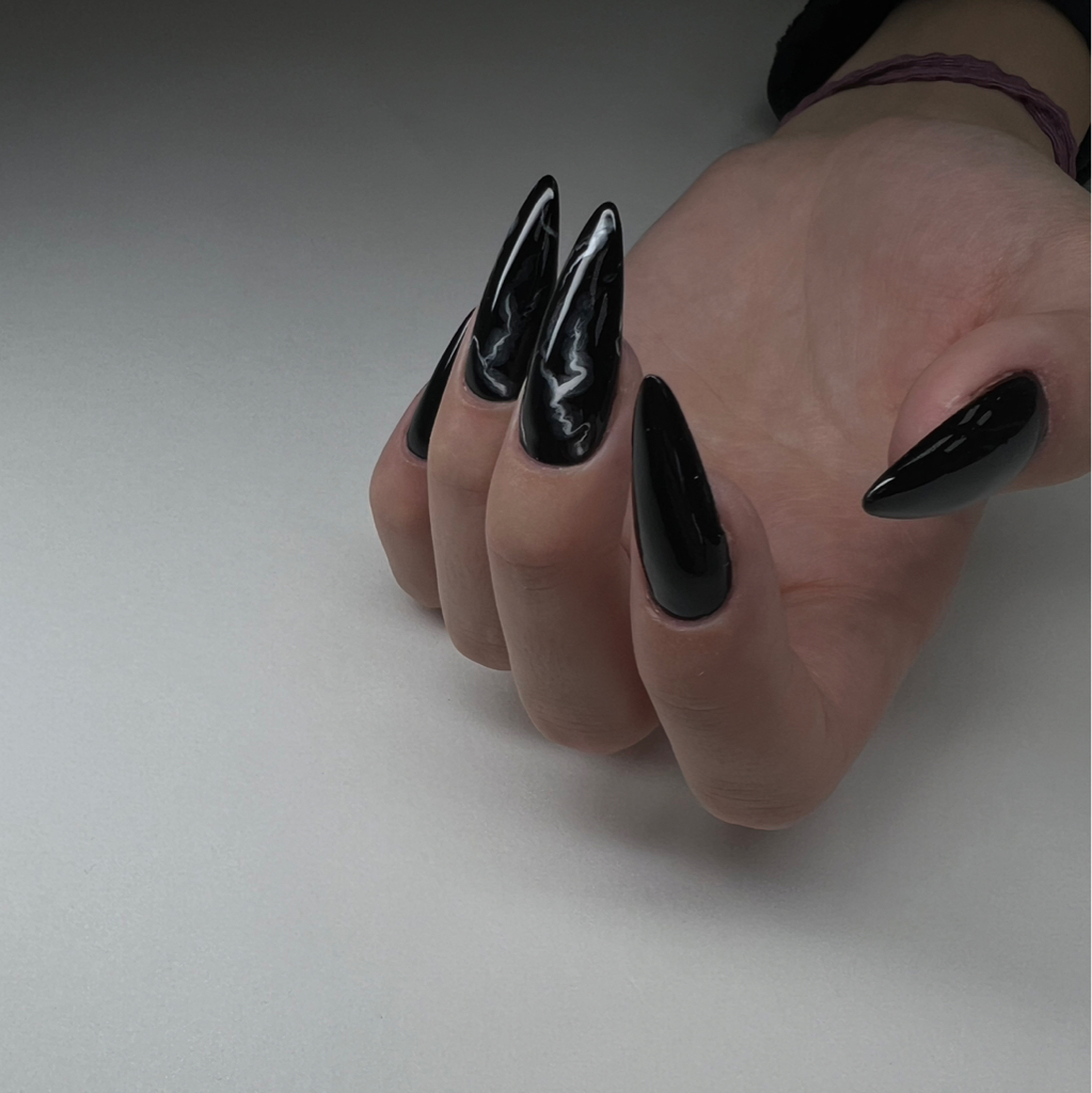 Наращивание ногтей