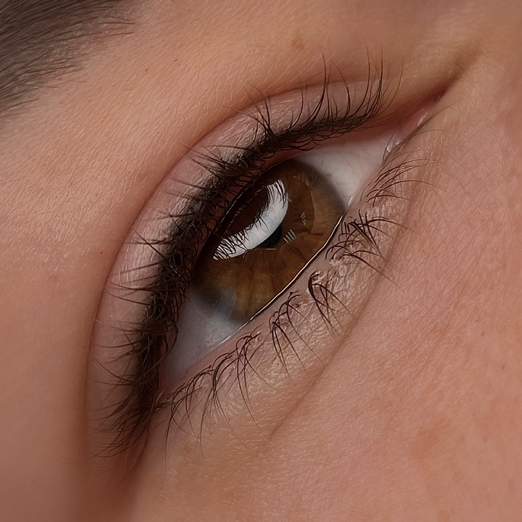 Перманентный макияж межресничного пространства