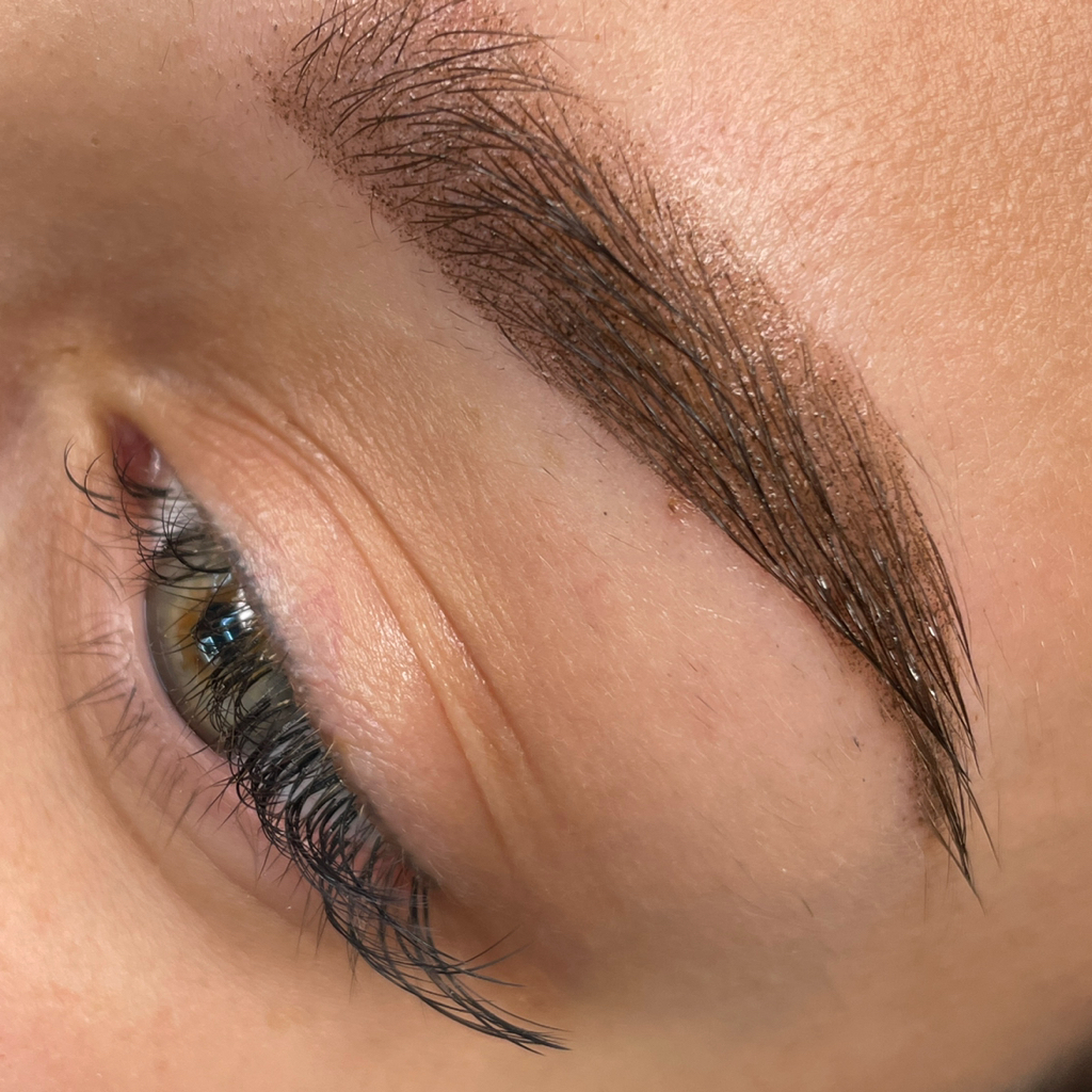 Перманентный макияж бровей