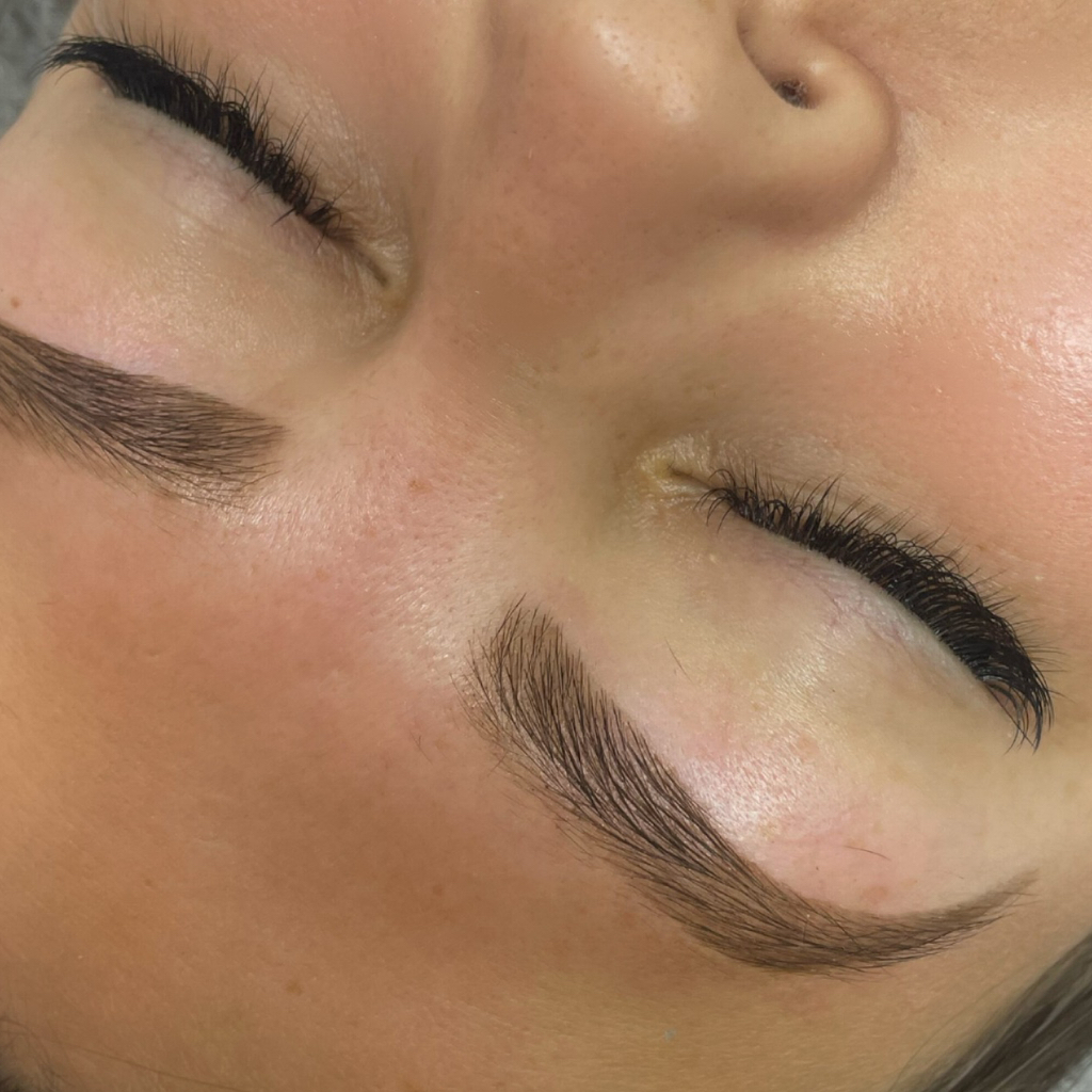 Оформление и окрашивание бровей