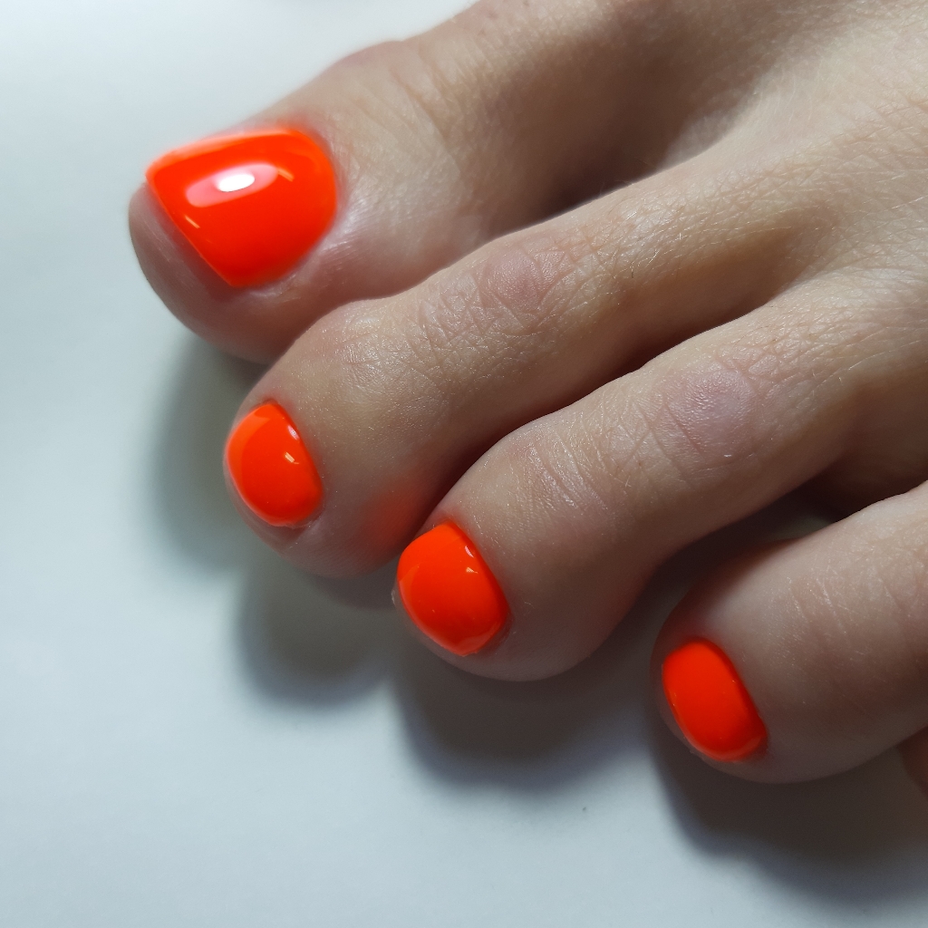 Педикюр с покрытием: обработка стопы дисками, обработка пальчиков, покрытие гельлак