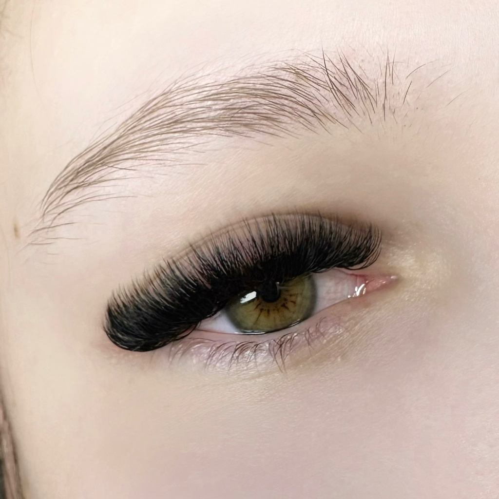 Наращивание ресниц 4D