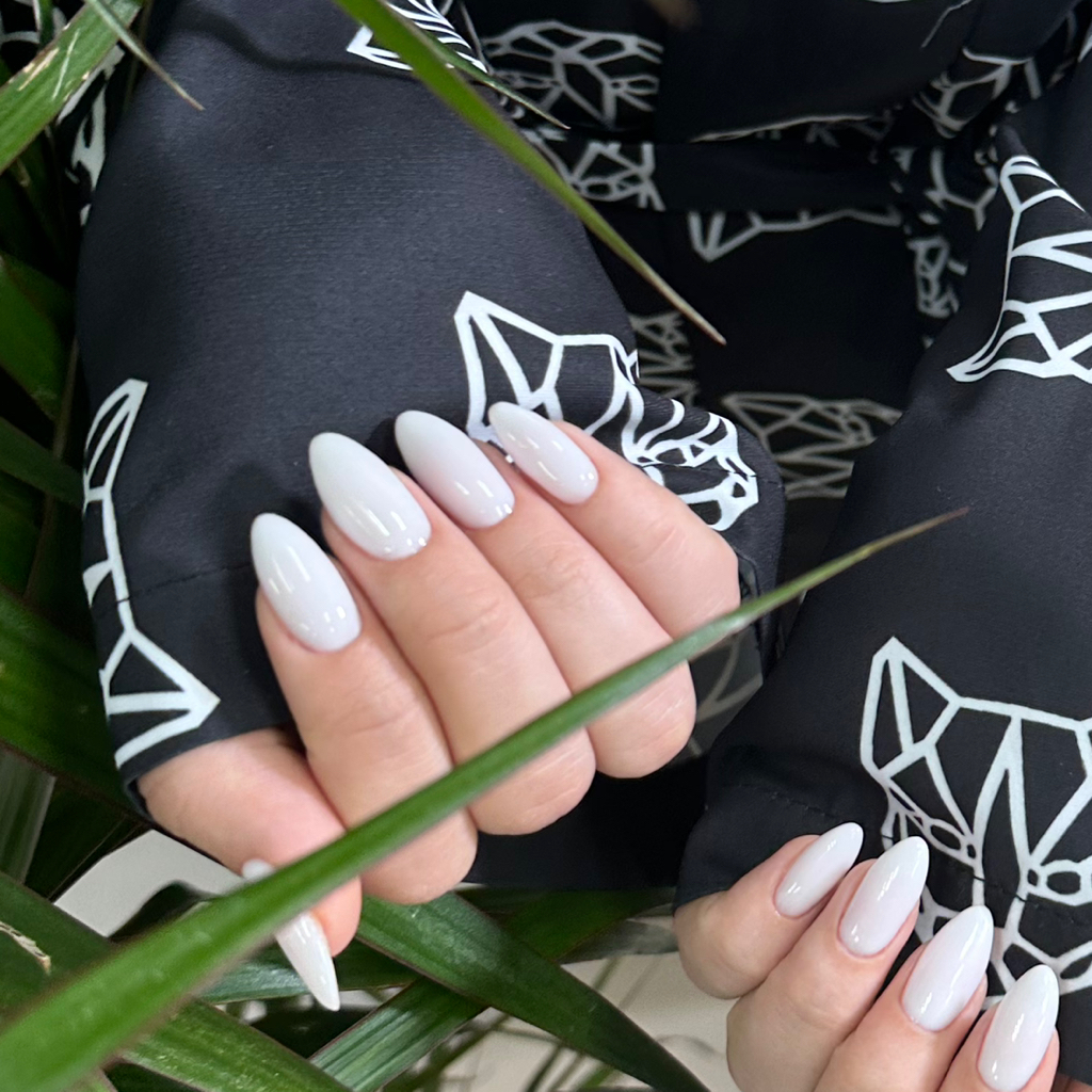 Маникюр с покрытием. Длинные ногти.