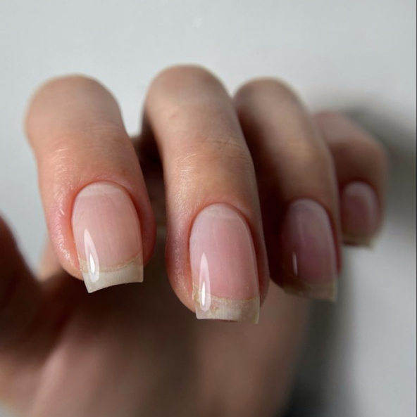 Маникюр женский