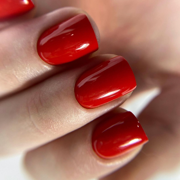 Маникюр с однотонным покрытием