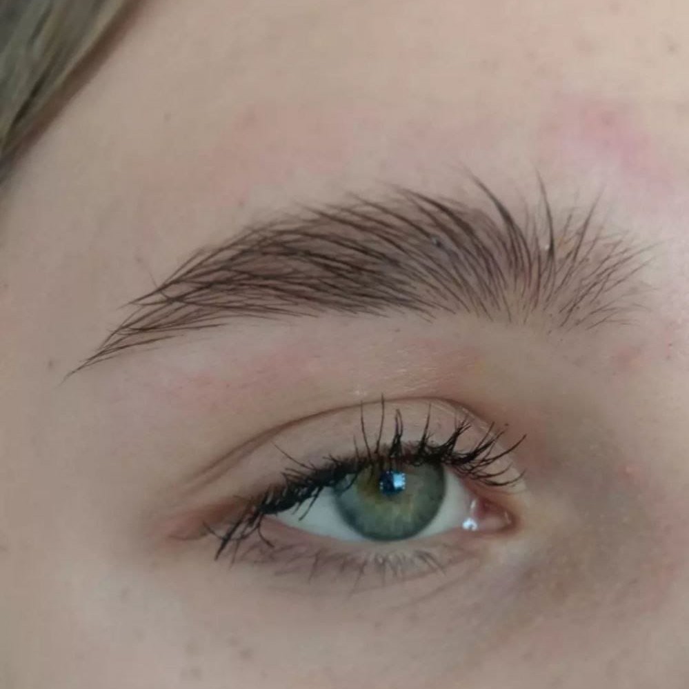 Коррекция бровей