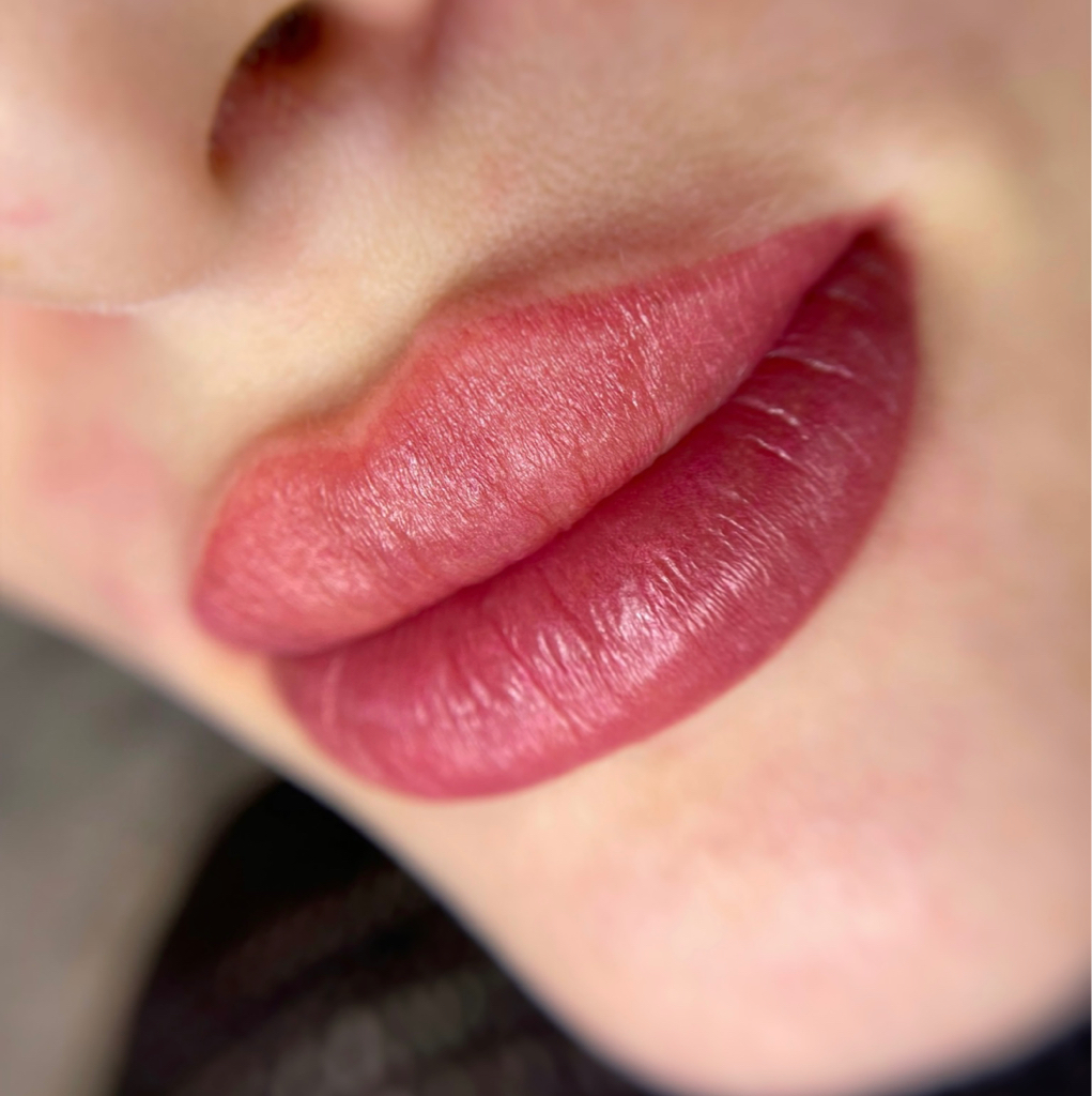 Перманентный макияж губ