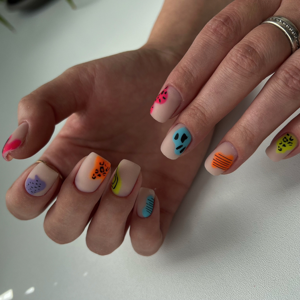 Маникюр с сложным дизайном/ ремонт ногтей/ донаращивание ногтей